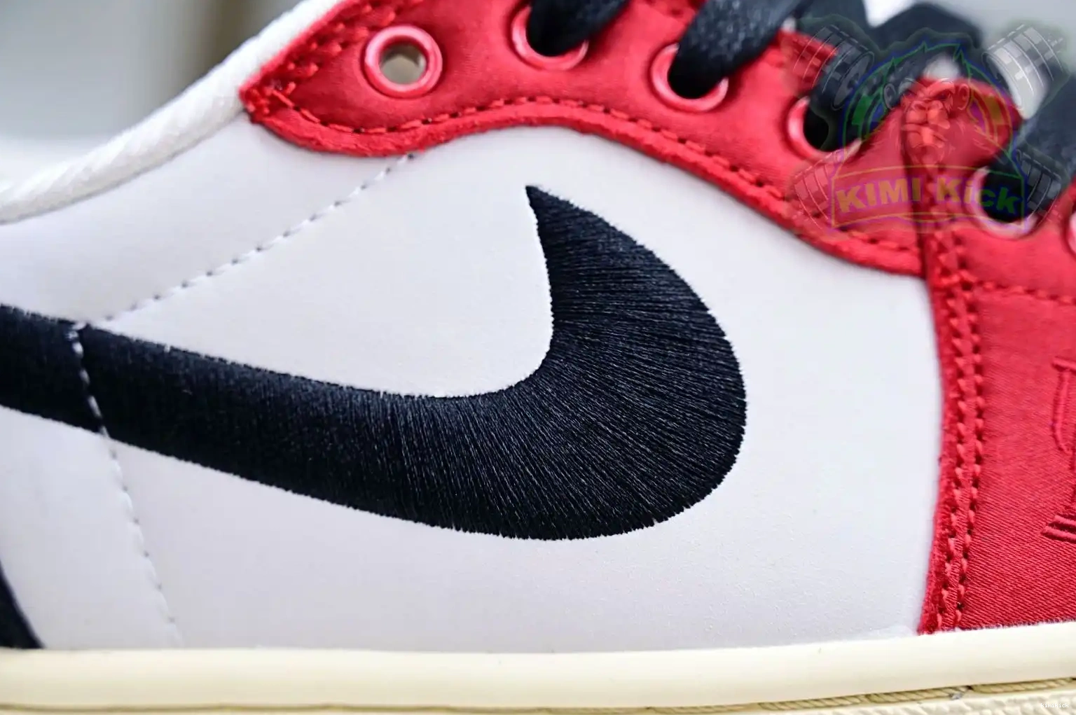 Trophy Kimikick Air “Away” 1 Room x Jordan Jordan Low OG 0506